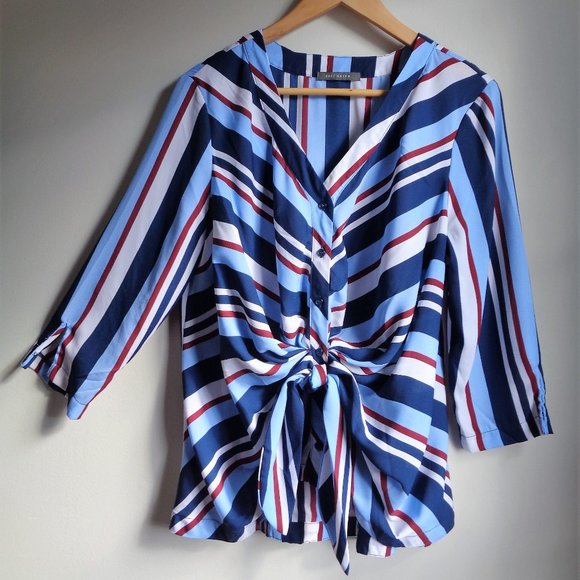 💗 3/$25 Blue and white trendy striped blouse - Picture 1 of 5